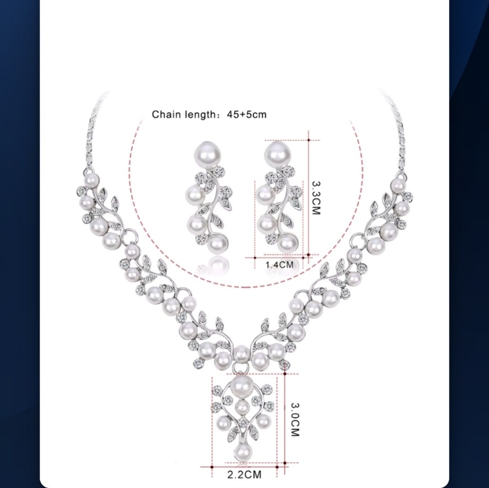 🚫SOLD🚫Necklace & Earring Set w/ Faux Pearls - Picture 4 of 7